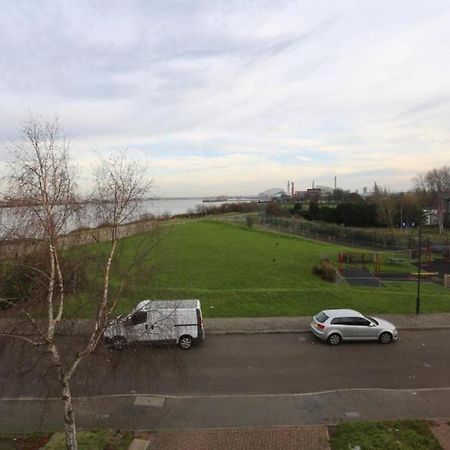 Fabulous Room With En-Suite Bathroom And Shared Kitchen Thamesmead  Exterior photo