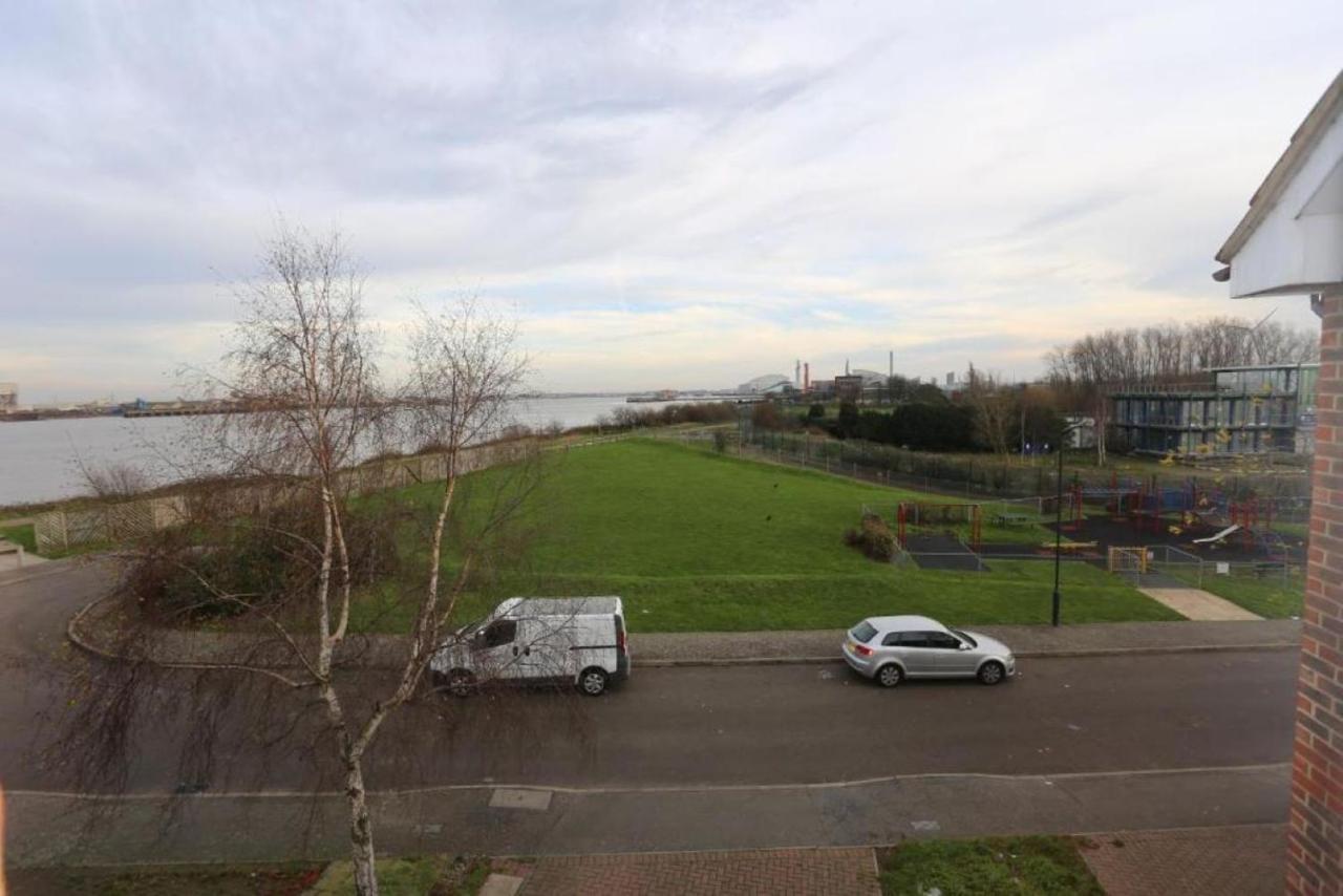 Fabulous Room With En-Suite Bathroom And Shared Kitchen Thamesmead  Exterior photo