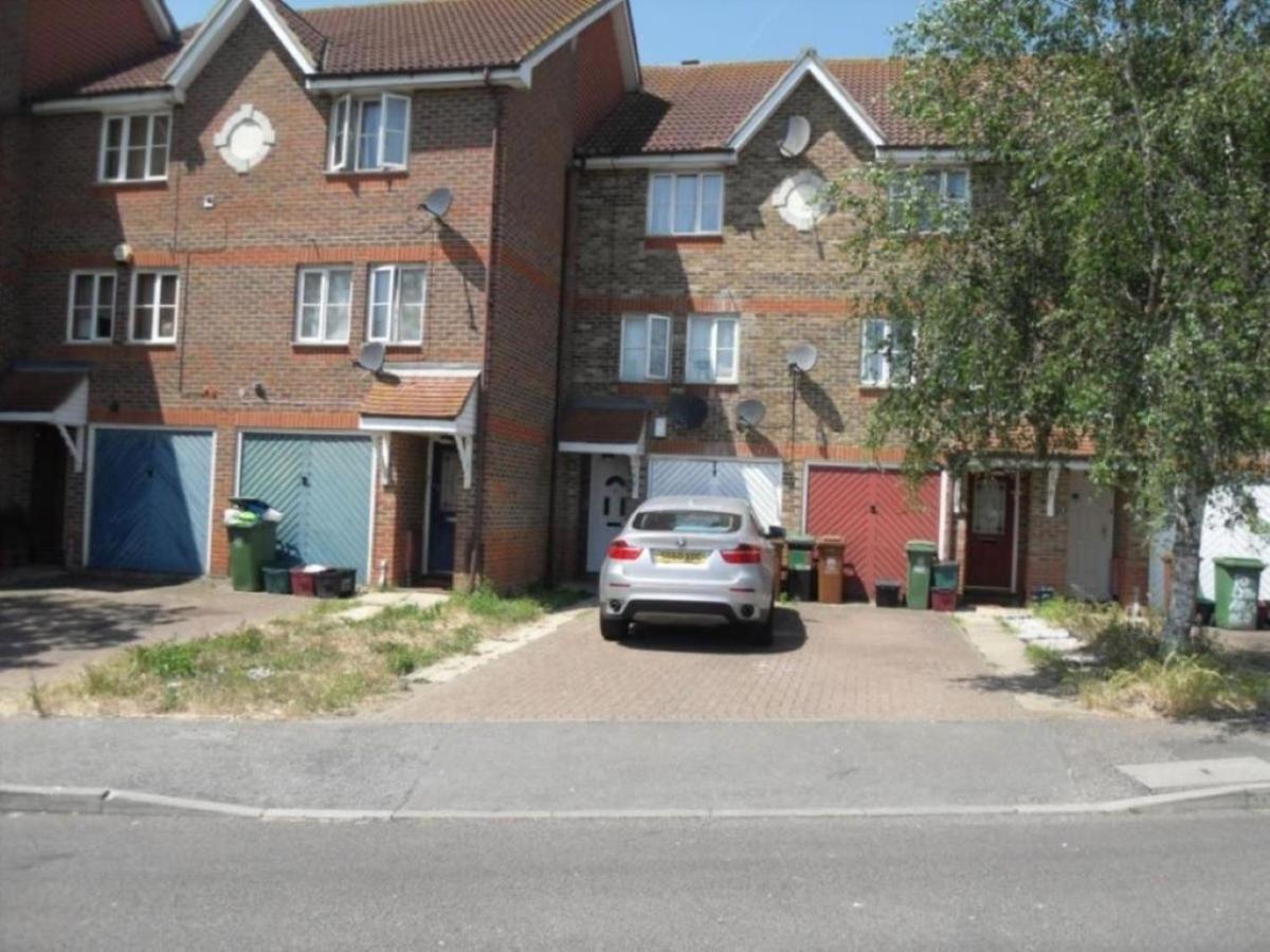 Fabulous Room With En-Suite Bathroom And Shared Kitchen Thamesmead  Exterior photo